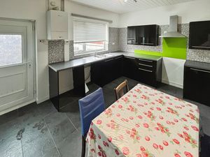 Kitchen diner- click for photo gallery